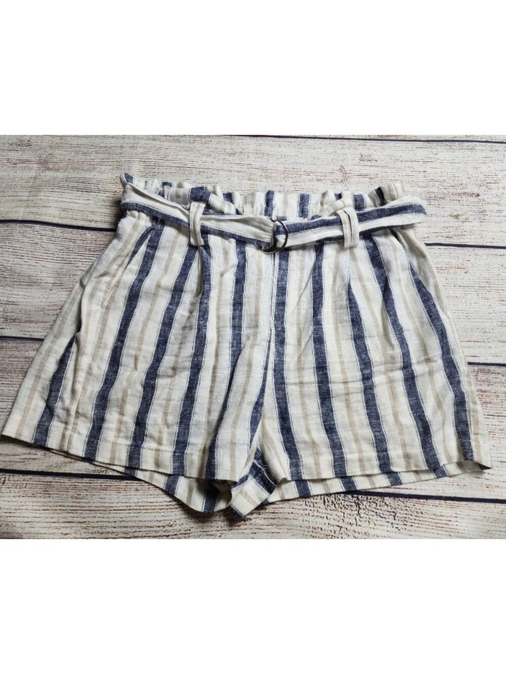 Love Tree Paper Bag Linen Blend Women’s Shorts Size Large Striped Belted Coastal